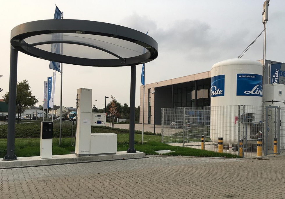 Linde hydrogen refuelling station in Hannover, Germany