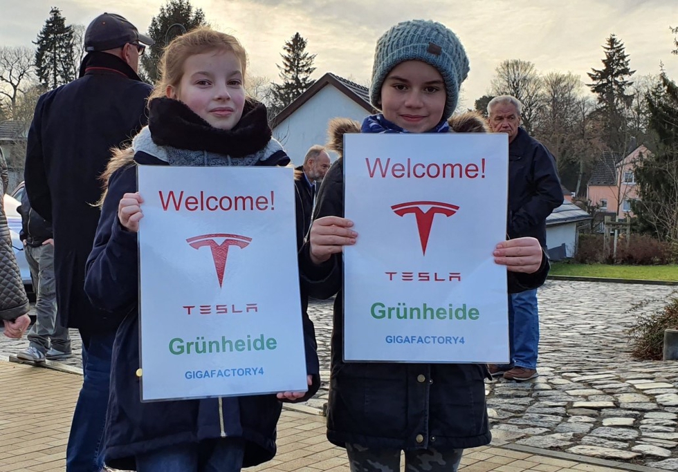 Pro-Tesla protests Brandenburg