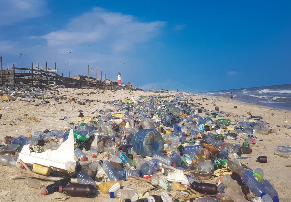 Plastic pollution in Ghana. Credit: Muntaka Chasant / Wikimedia