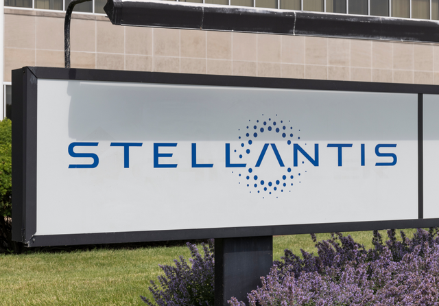 Stellantis logo.png