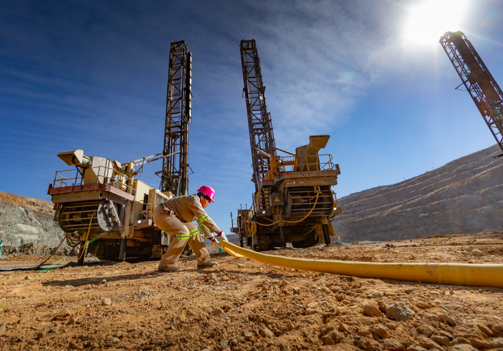 Drill rigs in Mogalakwena PGM mine.png