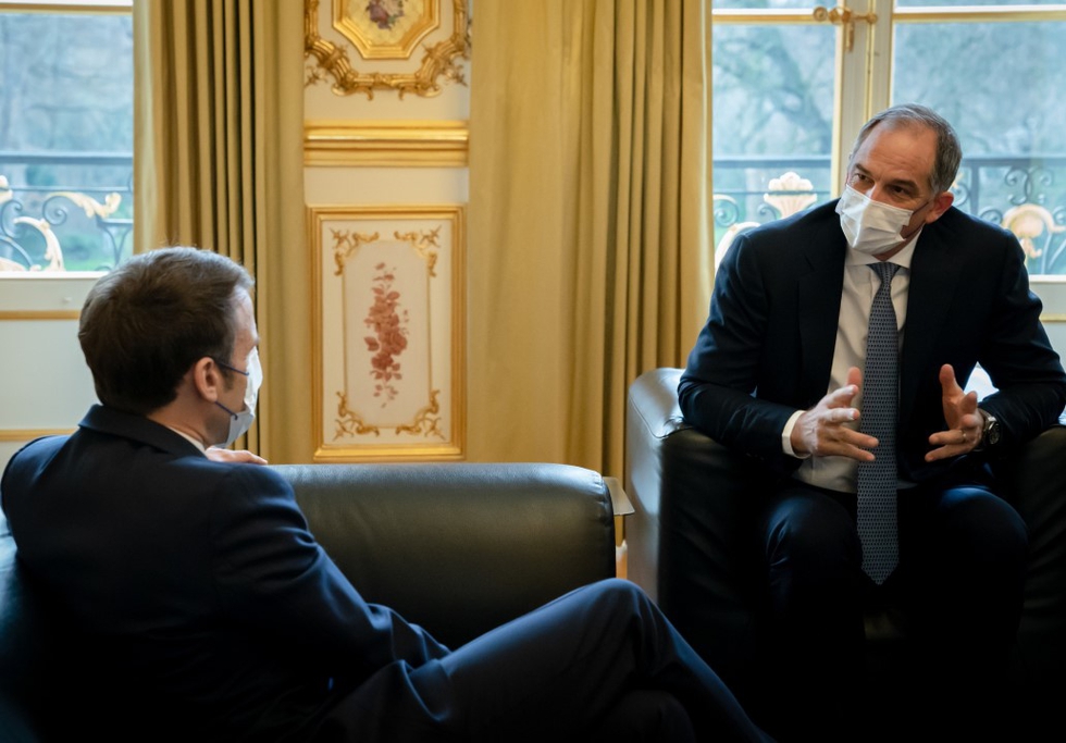 Emmanuel Macron &amp; Mark Costa, CEO, Eastman. Credit: Emmanuel Macron / Twitter