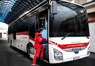 Iveco Italian Red Cross biocontainment bus.png
