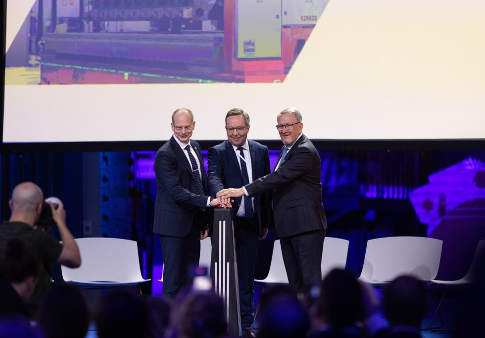 Button pushed for the official inauguration. Left to right: Håkan Agnevall, President &amp; CEO of Wärtsilä, Mika Lintilä, Finland's Minister of Economic Affairs, and Tom Johnstone, Chair of the Board of Wärtsilä. Credit: Wärtsilä