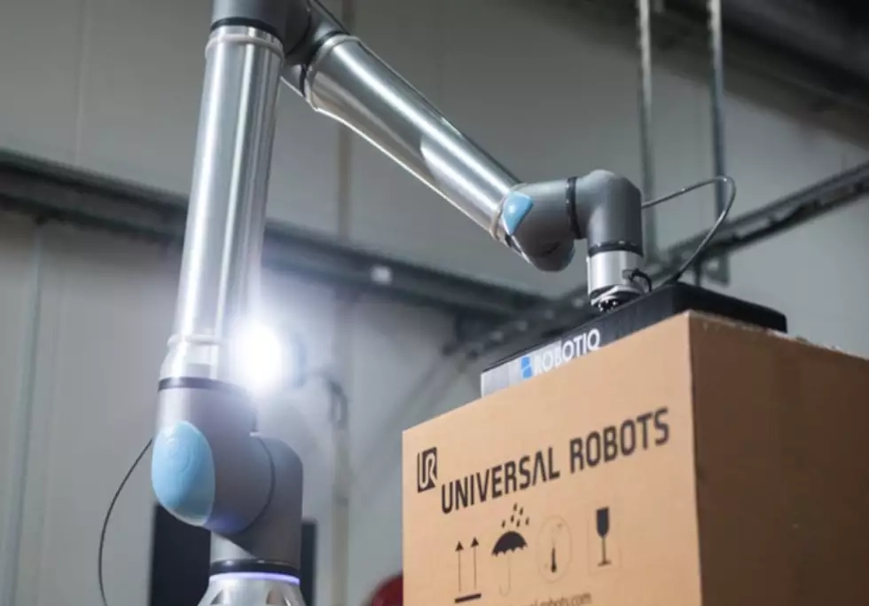 Universal Robots cobot.webp