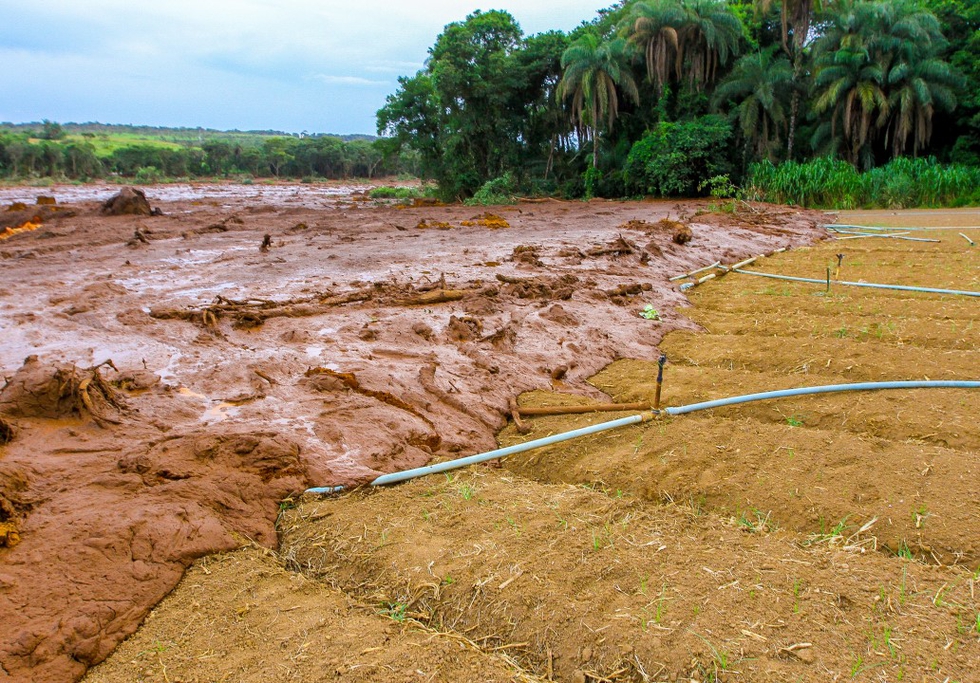 Mining tailings after dam collapse in Brumadinho. Credit: Christyam de Lima / Shutterstock